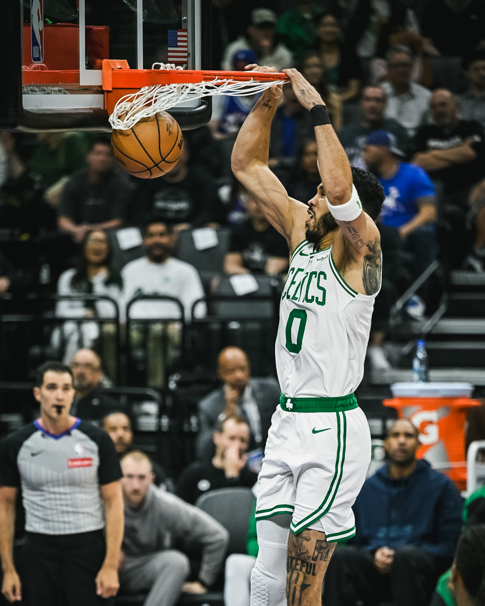 关于波士顿凯尔特人发布备战花絮;今夜更衣室发声;意大利杯任务艰巨;数据趋势出现新变化的信息 关于波士顿凯尔特人发布备战花絮;今夜更衣室发声;意大利杯任务艰巨;数据趋势出现新变化的信息